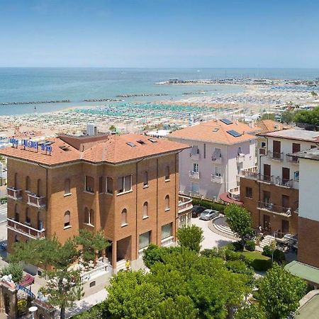 Hotel Villa Fulgida Cattolica Esterno foto