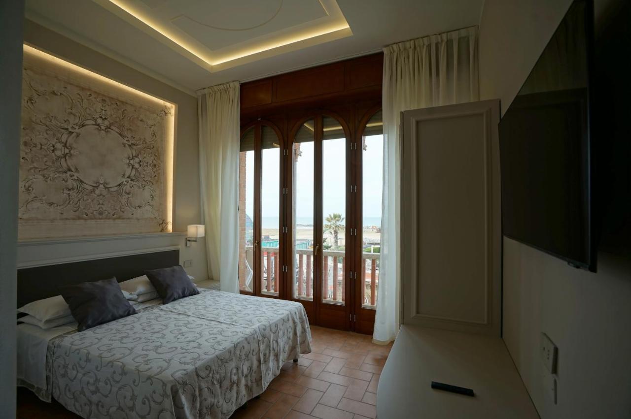 Hotel Villa Fulgida Cattolica Esterno foto