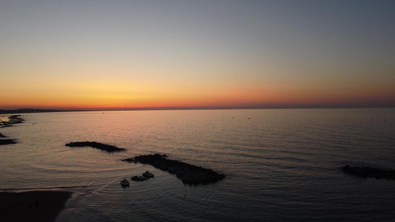 Hotel Villa Fulgida Cattolica Esterno foto