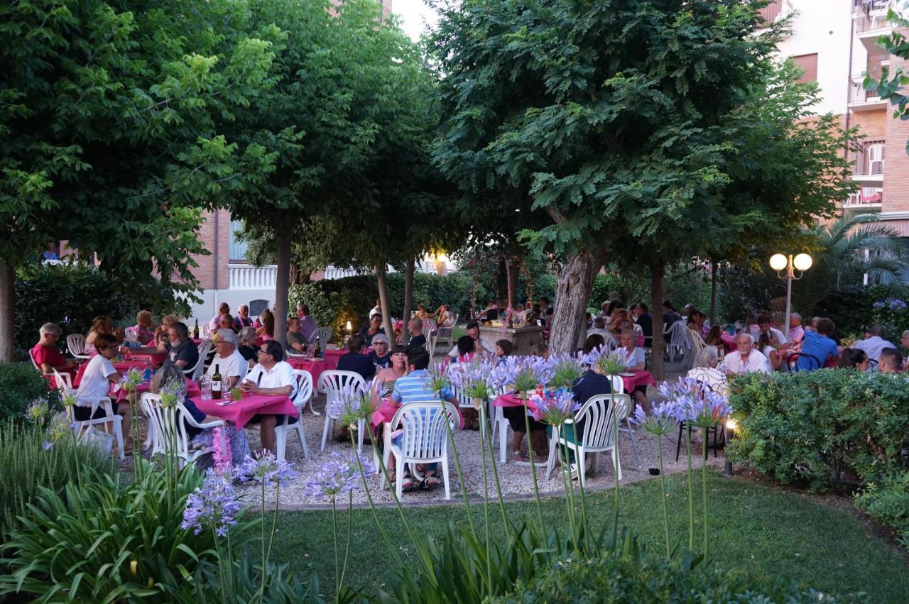 Hotel Villa Fulgida Cattolica Esterno foto