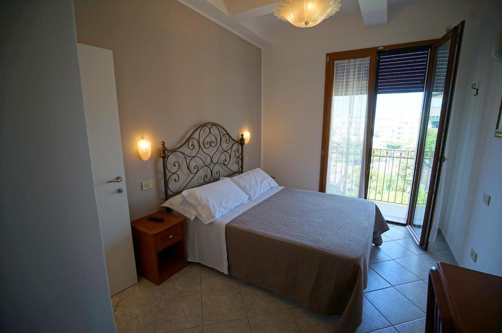 Hotel Villa Fulgida Cattolica Esterno foto