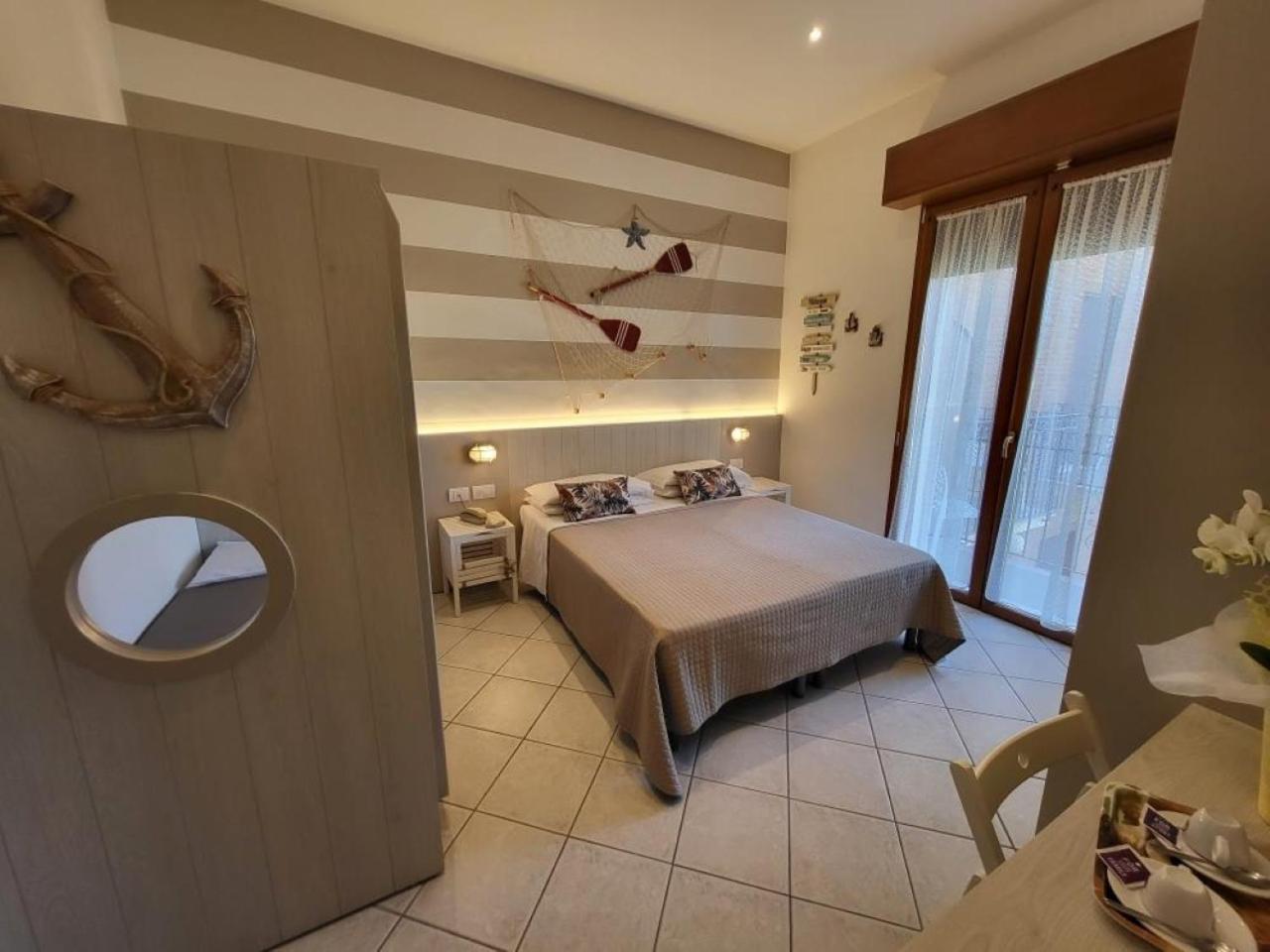 Hotel Villa Fulgida Cattolica Esterno foto
