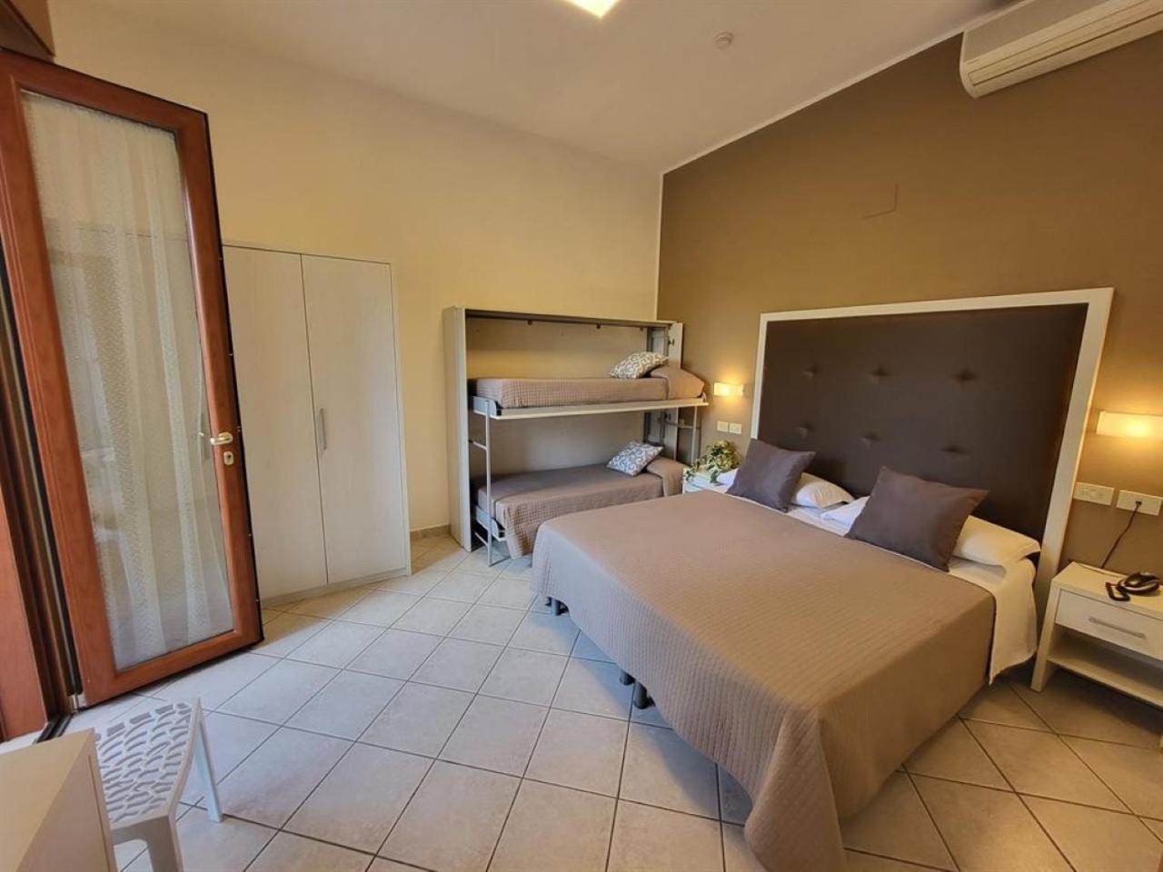 Hotel Villa Fulgida Cattolica Esterno foto