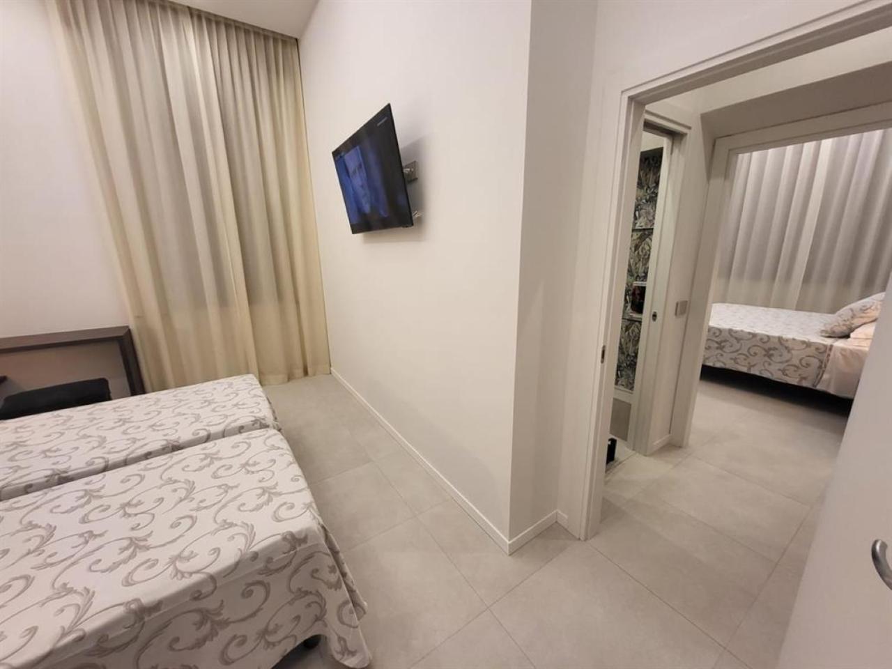 Hotel Villa Fulgida Cattolica Esterno foto