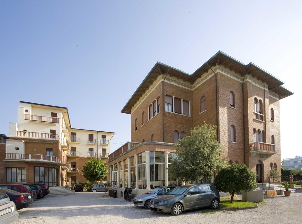 Hotel Villa Fulgida Cattolica Esterno foto