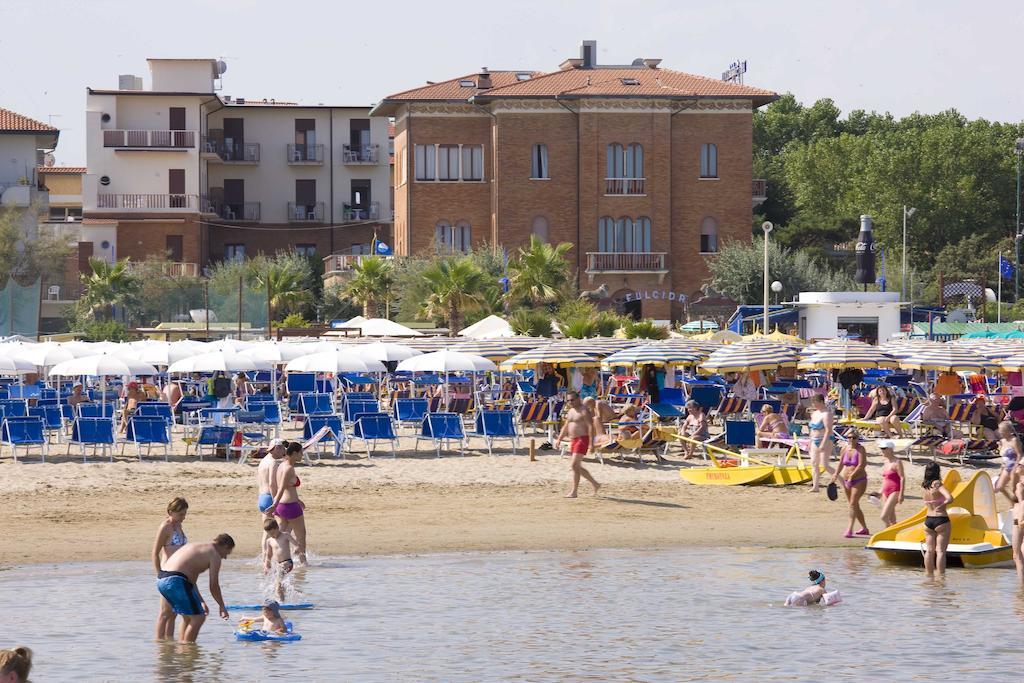 Hotel Villa Fulgida Cattolica Esterno foto