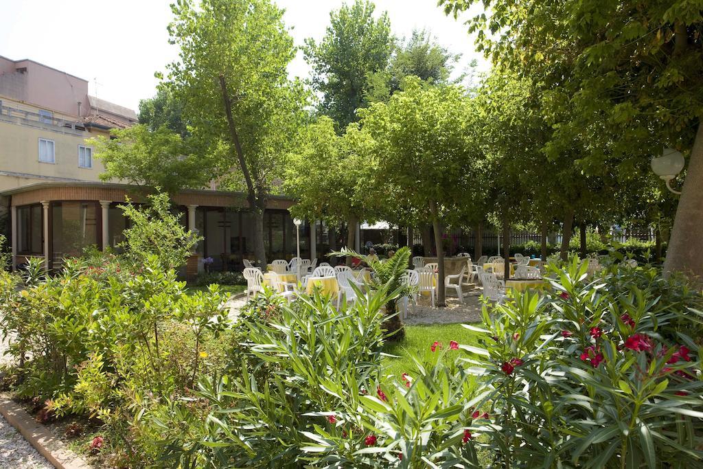 Hotel Villa Fulgida Cattolica Esterno foto
