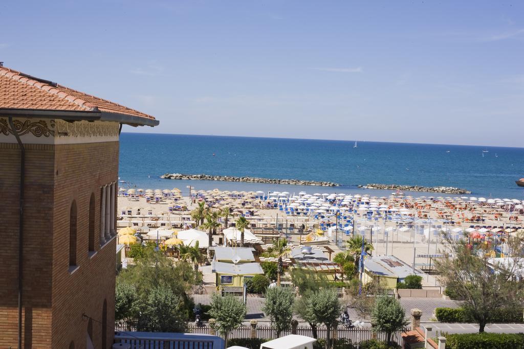 Hotel Villa Fulgida Cattolica Esterno foto