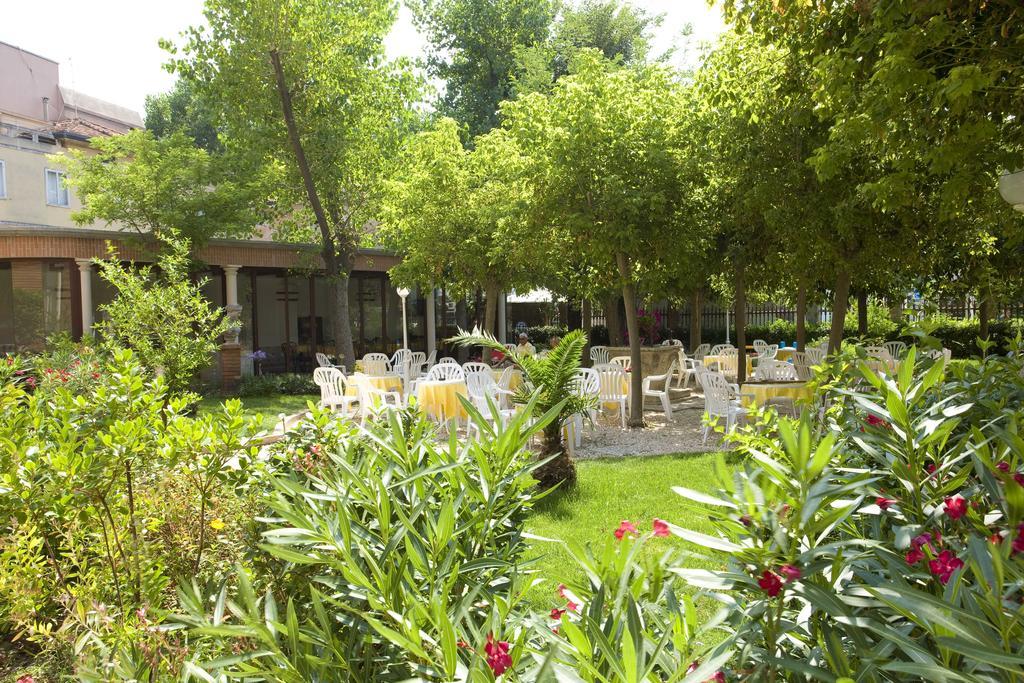 Hotel Villa Fulgida Cattolica Esterno foto
