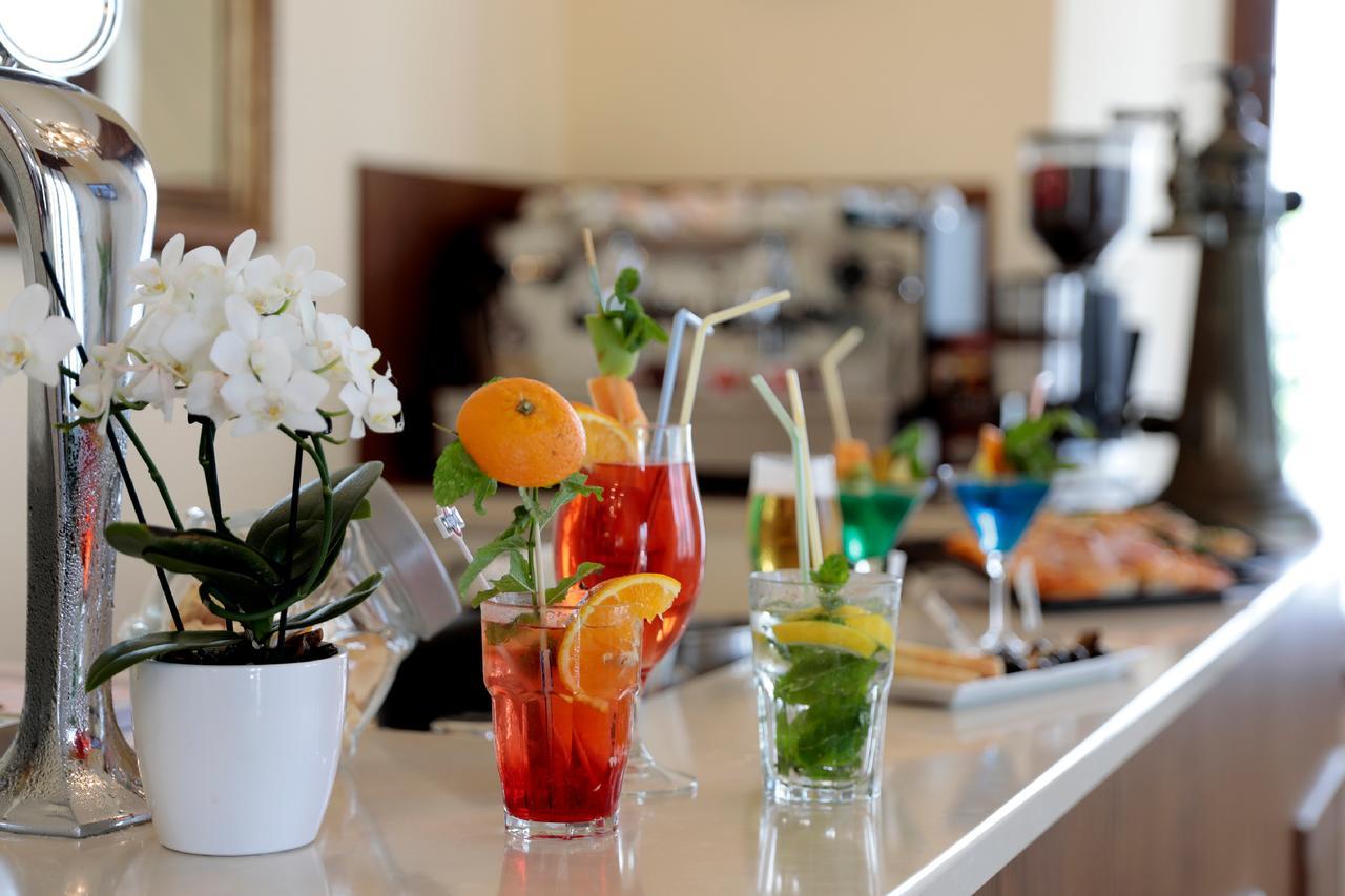 Hotel Villa Fulgida Cattolica Esterno foto