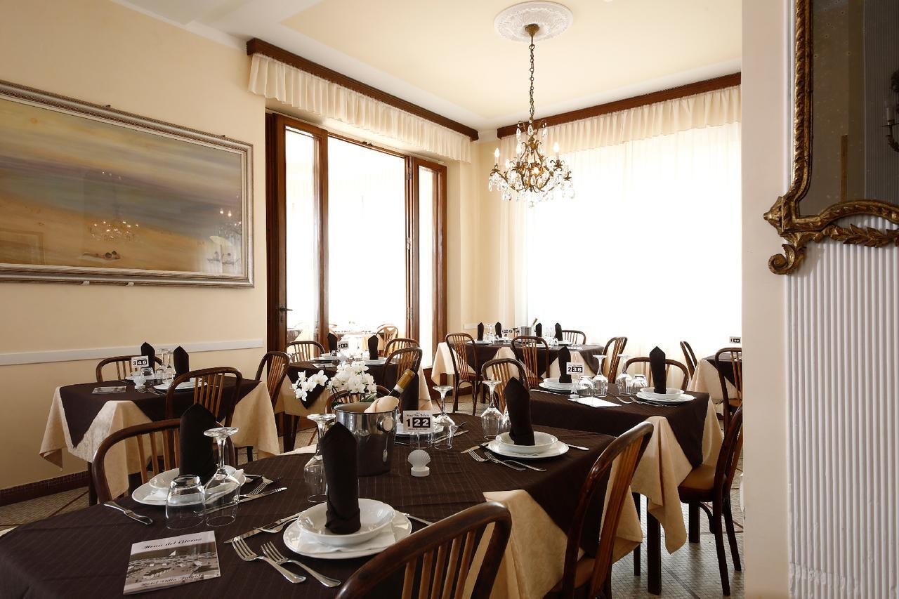 Hotel Villa Fulgida Cattolica Esterno foto
